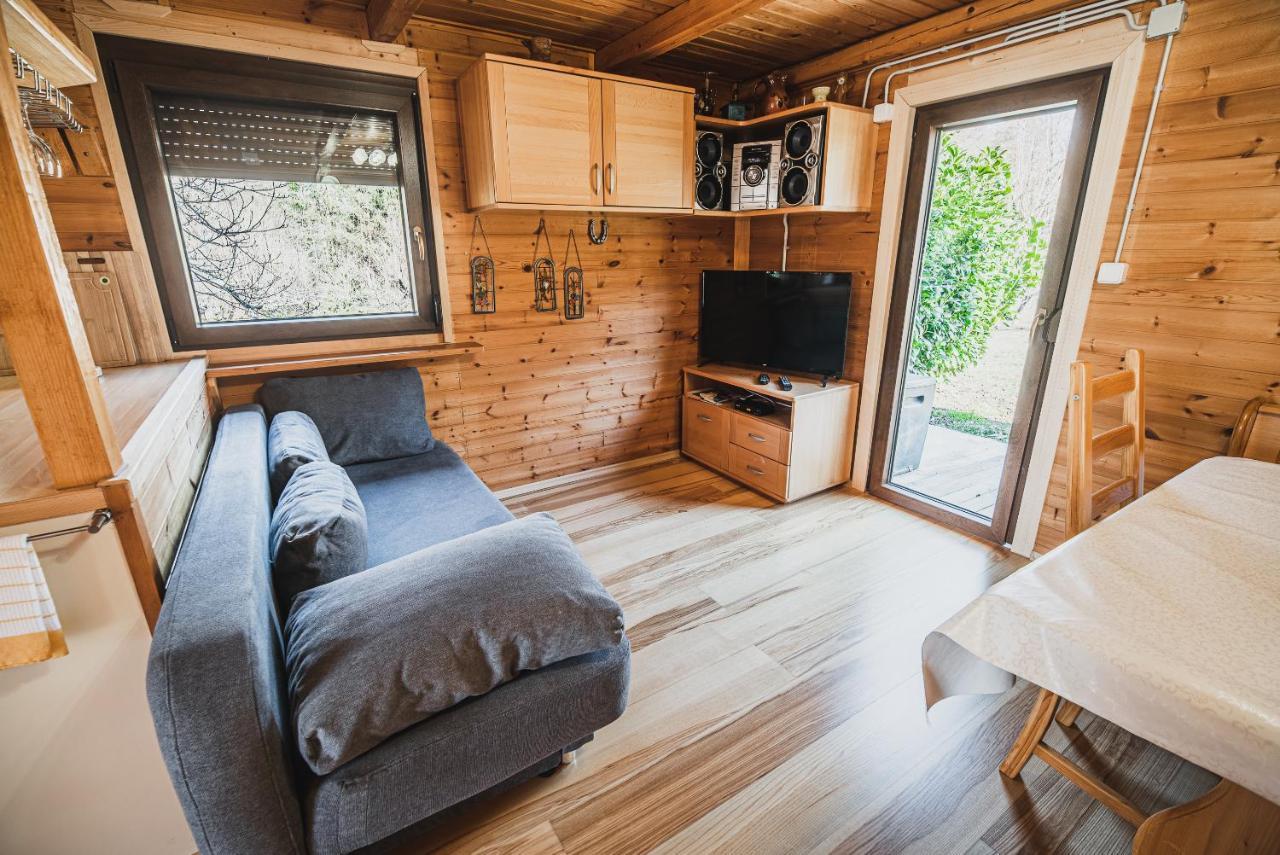 Wooden Cabin Zurej With Hot Tub Bukovje v Babni Gori Exterior photo